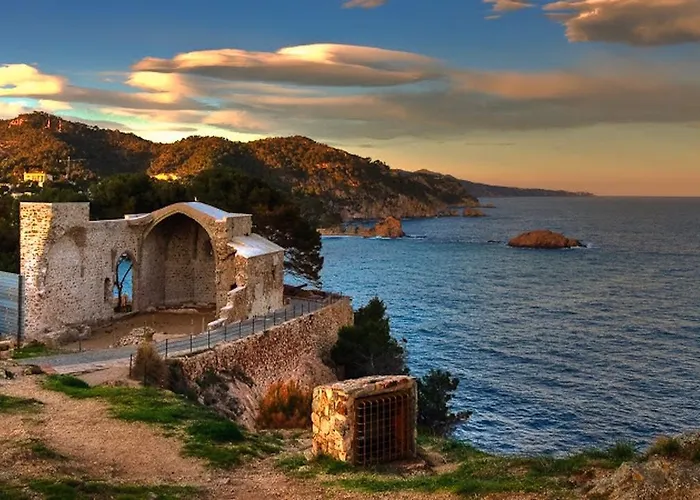 Lets Holidays Amazing Front Sea Views 滨海托萨