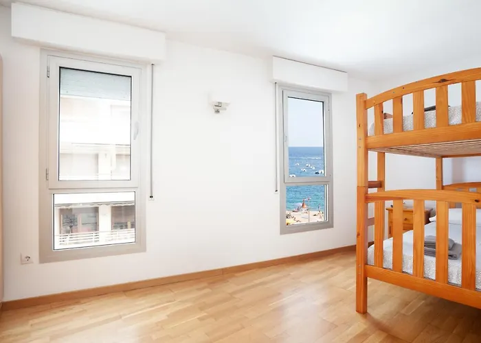 Lets Holidays Amazing Front Sea Views 滨海托萨