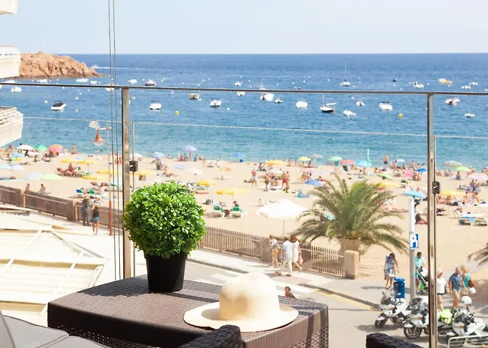 Lets Holidays Amazing Front Sea Views 滨海托萨